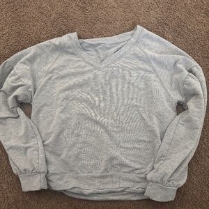 Women’s medium puffy sleeve sweatshirt.